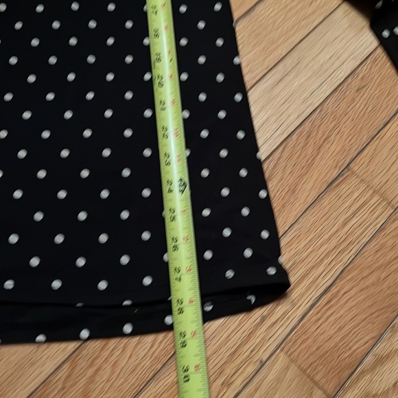 Old navy 🖤🤍 top - Picture 2 of 4